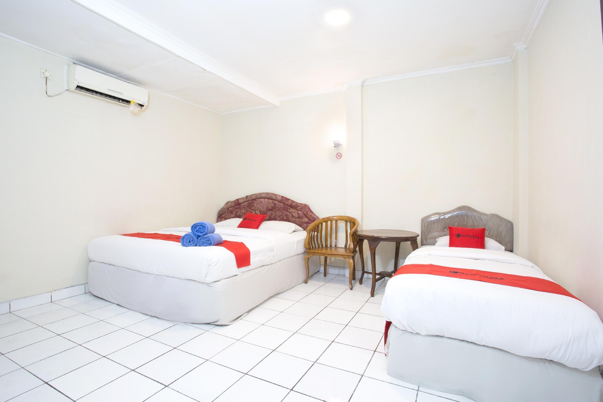 Reddoorz @ Supratman Street Hotel Bandung Exterior foto