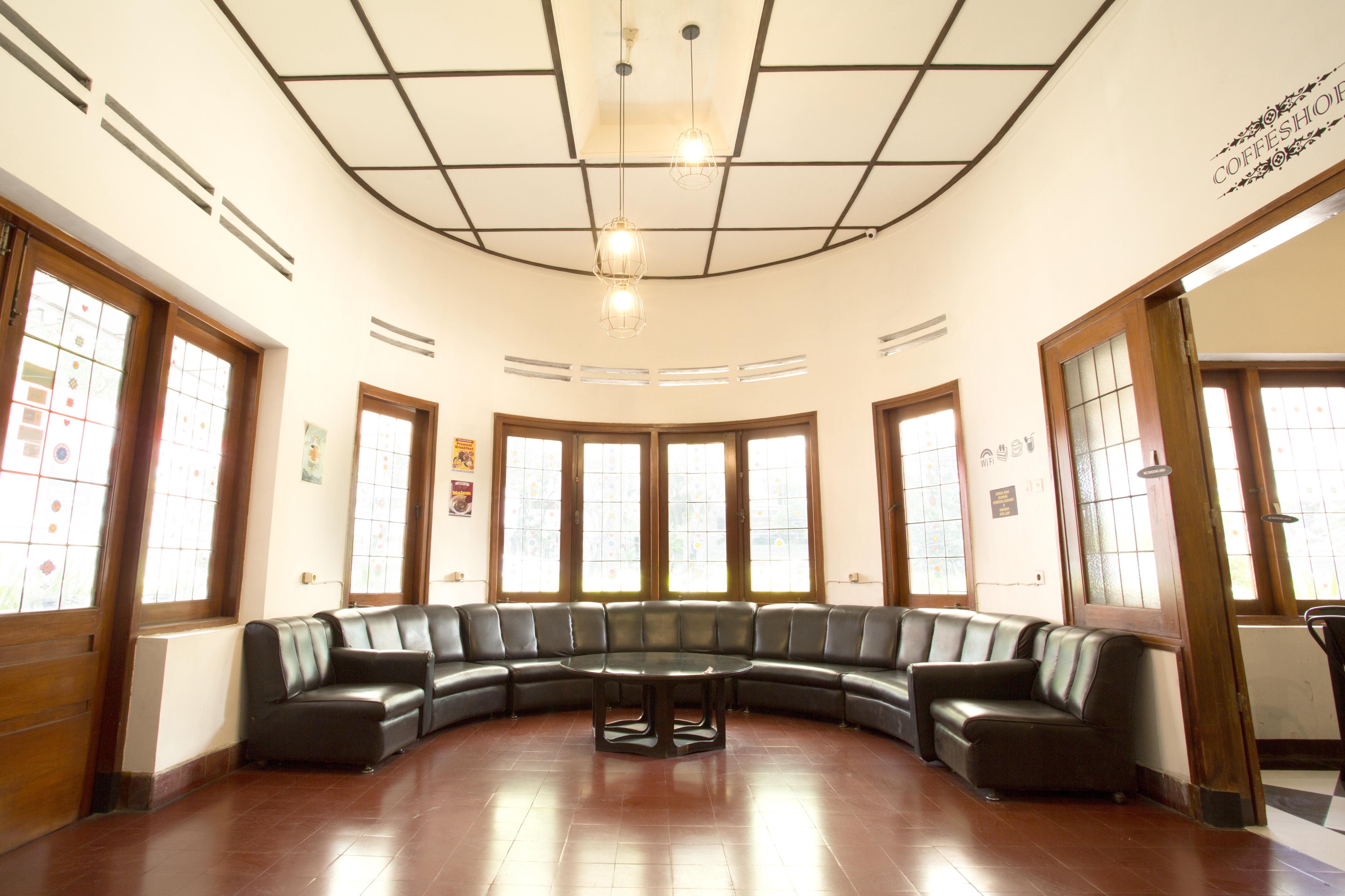 Reddoorz @ Supratman Street Hotel Bandung Exterior foto