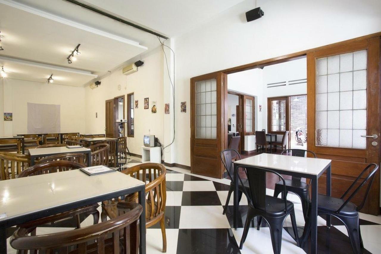 Reddoorz @ Supratman Street Hotel Bandung Exterior foto