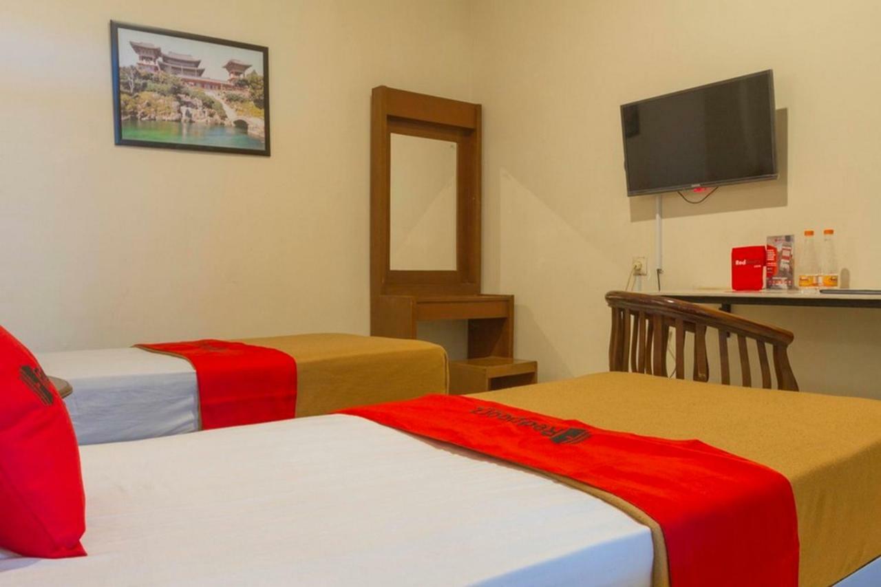 Reddoorz @ Supratman Street Hotel Bandung Exterior foto